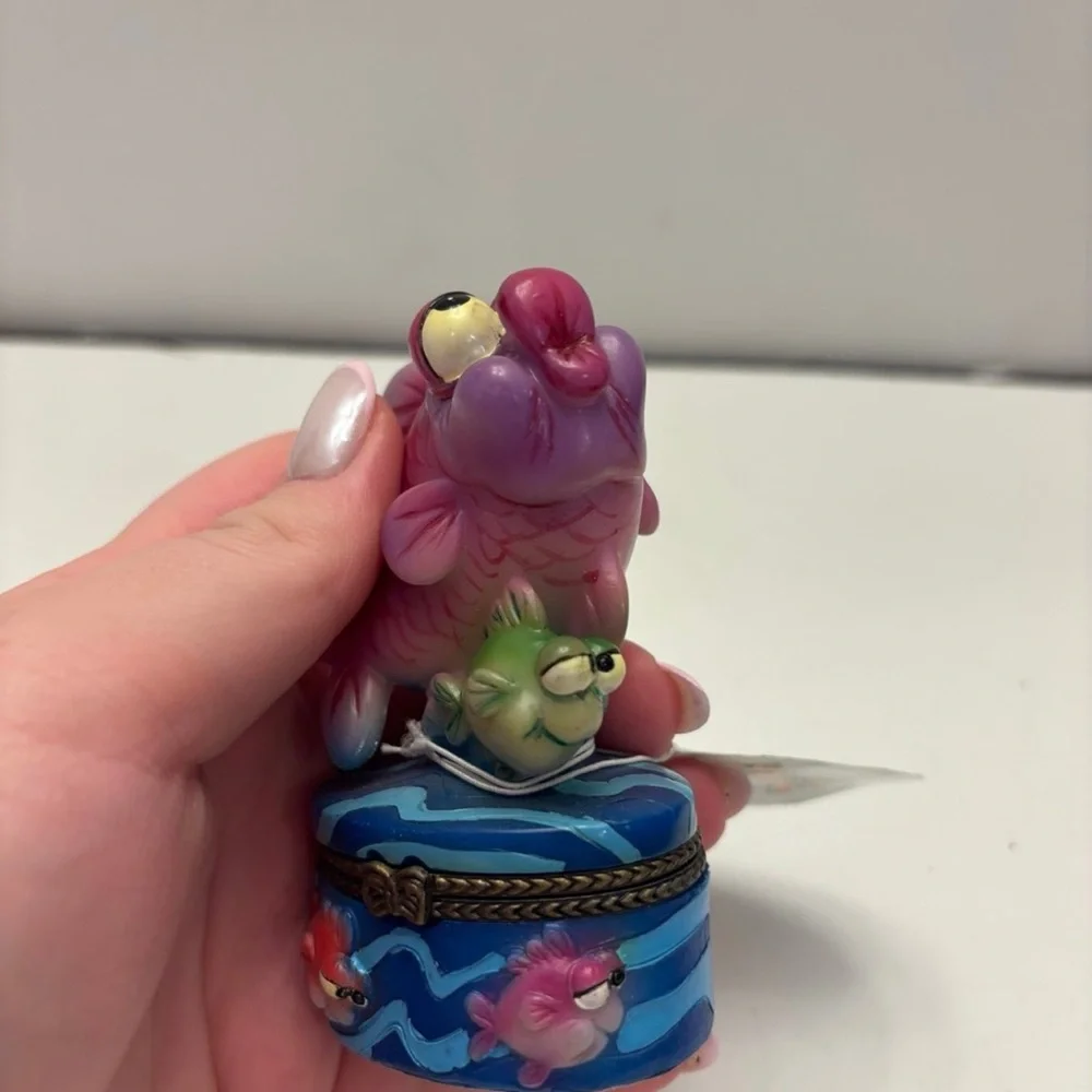 NWT That's Kooky FISH Trinket Box Big Lips and Eyes Purple and Green Fish Blue